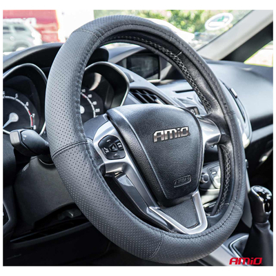 ΚΑΛΥΜΜΑ ΤΙΜΟΝΙΟΥ ΑΠΟ ΤΕΧΝΟΔΕΡΜΑ (L) 39-41cm SWC-50-L ΣΕ ΜΑΥΡΟ ΧΡΩΜΑ ΤΡΥΠΗΤΟ ΜΕ ΜΑΥΡΕΣ ΡΑΦΕΣ AMIO - 1 ΤΕΜ.