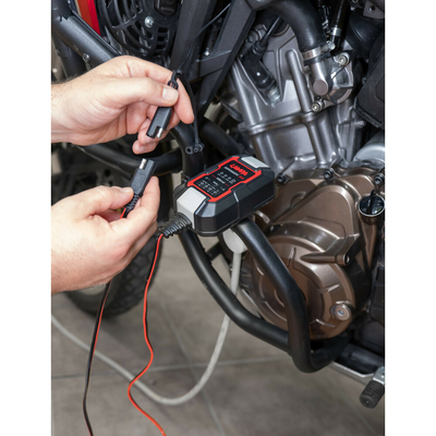 ΦΟΡΤΙΣΤΗΣ USB TYPE A+C (2 ΘΥΡΕΣ) ΜΕ  ΒΑΣΗ ΣΤΗΡΙΞΗΣ ΤΙΜΟΝΙΟΥ ΑΔΙΑΒΡΟΧΟΣ MOTO 12V 18W 22-32mm TREK X LAMPA - 1 ΤΕΜ.