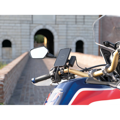 ΦΟΡΤΙΣΤΗΣ USB TYPE A+C (2 ΘΥΡΕΣ) ΜΕ  ΒΑΣΗ ΣΤΗΡΙΞΗΣ ΤΙΜΟΝΙΟΥ ΑΔΙΑΒΡΟΧΟΣ MOTO 12V 18W 22-32mm TREK X LAMPA - 1 ΤΕΜ.