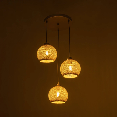 GloboStar® YASAM 203-0024 Vintage Κρεμαστό Φωτιστικό Πλέγμα Τρίφωτο 3 x E27 IP20 Μπεζ Ρατάν - Μ42 x Π42 x Υ54cm