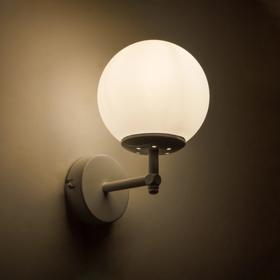 GloboStar® DALPH 203-0030 Vintage Επιτοίχιο Φωτιστικό Απλίκα Μονόφωτο 1 x E27 IP20 Λευκό Μέταλλο με Λευκό Γυαλί - M18 x Π15 x Υ23cm