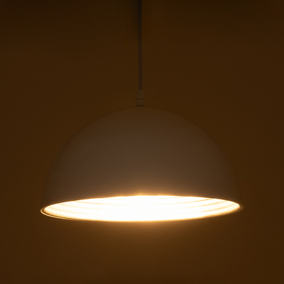 GloboStar® CHIME 01030 Μοντέρνο Κρεμαστό Φωτιστικό Καμπάνα Μονόφωτο 1 x E27 IP20 Λευκό Μέταλλο - Μ30 x Π30 x Υ16cm