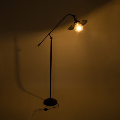 GloboStar® WYNGE 01101 Vintage Επιδαπέδιο Φωτιστικό Μονόφωτο 1 x E27 IP20 Μαύρο & Χρυσό Μέταλλο - Μ95 x Π27 x Υ174cm