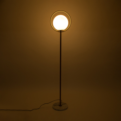 GloboStar® VERSAILLES 01543 Μοντέρνο Επιδαπέδιο Φωτιστικό Μονόφωτο 1 x E27 IP20 Χρυσό Αλουμίνιο , Λευκό Γυαλί με Γκρι Μάρμαρο - Μ35 x Π35 x Υ170cm