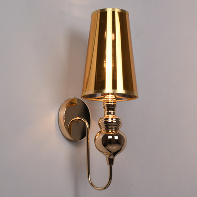 GloboStar® LAURA 01497 Μοντέρνο Επιτοίχιο Φωτιστικό Απλίκα Μονόφωτο 1 x E27 IP20 Χρυσό Μέταλλο - Μ21 x Π15 x Y48cm