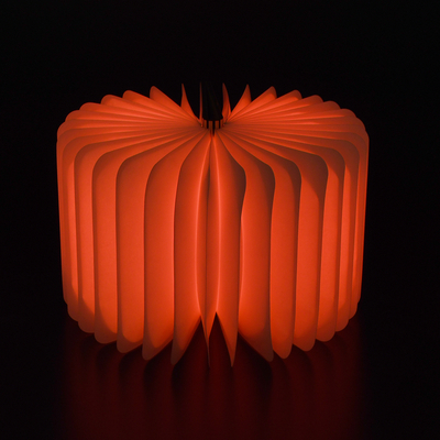 GloboStar® 79636 Vintage Ξύλινο Επιτραπέζιο Διακοσμητικό Φωτιστικό XL Βιβλίο LED SMD 4W 350lm DC 5V 2000mAh Επαναφορτιζόμενο με Καλώδιο Τροφοδοσίας USB RGB 21.5 x 16.5 x 2.2cm