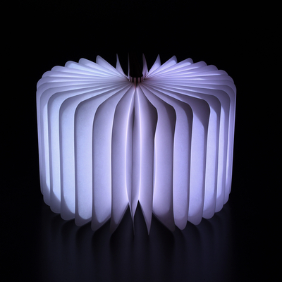 GloboStar® 79636 Vintage Ξύλινο Επιτραπέζιο Διακοσμητικό Φωτιστικό XL Βιβλίο LED SMD 4W 350lm DC 5V 2000mAh Επαναφορτιζόμενο με Καλώδιο Τροφοδοσίας USB RGB 21.5 x 16.5 x 2.2cm