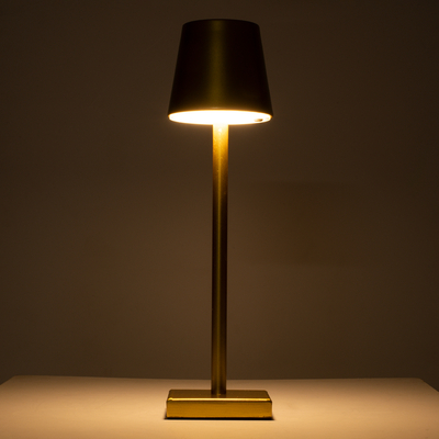 GloboStar® NEGA 60475 Μοντέρνο Επιτραπέζιο Φωτιστικό Πορτατίφ LED 2.2W 154lm 360° DC 5V Επαναφορτιζόμενο με Μπαταρία Li-ion 4000mAh - Διακόπτη Αφής - Θερμό Λευκό 2700K - Dimmable - D10 x H39cm - Χρυσό - 2 Years Warranty