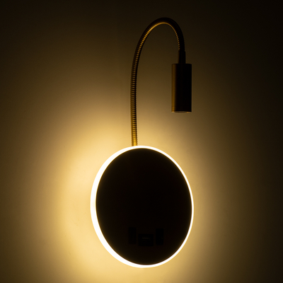 GloboStar® GOOSE 60885 Μοντέρνο Φωτιστικό Τοίχου - Απλίκα Ξενοδοχείου Bed Side LED 6W 600lm 36° & 360° AC 220-240V - Reading Light & 360° Κρυφός Φωτισμός - Φορτιστής USB 3A - Μ15.5 x Π15 x Υ30.5cm - Φυσικό Λευκό 4500K - Χρυσό Βούρτσας - 3 Xρόνια Εγγύηση