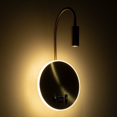 GloboStar® GOOSE 60885 Μοντέρνο Φωτιστικό Τοίχου - Απλίκα Ξενοδοχείου Bed Side LED 6W 600lm 36° & 360° AC 220-240V - Reading Light & 360° Κρυφός Φωτισμός - Φορτιστής USB 3A - Μ15.5 x Π15 x Υ30.5cm - Φυσικό Λευκό 4500K - Χρυσό Βούρτσας - 3 Xρόνια Εγγύηση