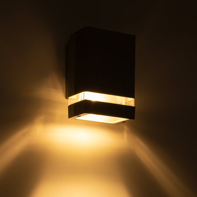 GloboStar® QUATRO 77892 Φωτιστικό Τοίχου - Απλίκα Αρχιτεκτονικού Φωτισμού Εσωτερικού/Εξωτερικού Χώρου Up or Down Μονόφωτο 1 x GU10 AC220-240V Αδιάβροχο IP65 - Σώμα Αλουμινίου & Tempered Glass - Μ11 x Π10 x Υ16.4cm - Μαύρο - 5 Years Warranty