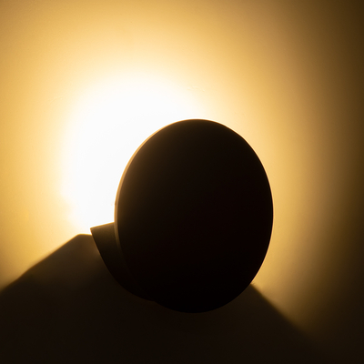 GloboStar® REDONDO 60574 Φωτιστικό Τοίχου - Απλίκα Αρχιτεκτονικού Φωτισμού Εσωτερικού/Εξωτερικού Χώρου Up or Down LED 10W 1000lm 60° AC220-240V Αδιάβροχο IP65 - Σώμα Αλουμινίου & Tempered Glass - Μ14 x Π14 x Υ4.5cm - Θερμό Λευκό 2700K - Μαύρο - Bridgelux Chip - 5 Years Warranty