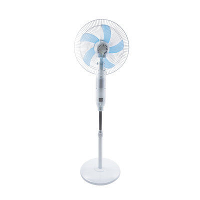 GloboStar® SOLARA-FAN 85355 Solar Fan Αυτόνομος Ηλιακός Επιδαπέδιος Ανεμιστήρας 25W 2 Λειτουργιών Ρεύματος με AC 220-240V ή με Φωτοβολταϊκό Panel 9V 12W & Επαναφορτιζόμενη Μπαταρία Li-ion 7.4V 4400mAh - 3 Ταχύτητες - Ενσωματωμένο USB 2.0 Charger Συσκευών - IP20 - Μ44 x Π37.5 x Υ132cm - Λευκό & Μπλε - 2 Years Warranty