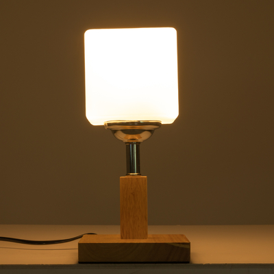 GloboStar® COVE 02037 Μοντέρνο Επιτραπέζιο Φωτιστικό Μονόφωτο 1 x E27 AC220-240V IP20 - Μ12 x Π12 x Υ25cm - Μπεζ Ξύλινο & Γυάλινο Γαλακτερό Κύβο