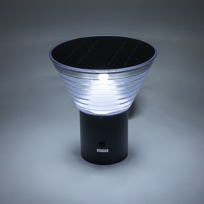 GloboStar® VEGGIE 90530 Αυτόνομο Ηλιακό Φωτιστικό Κήπου - Απλίκα Αρχιτεκτονικού Φωτισμού Εξωτερικού Χώρου LED 10W 330lm 120° με Ενσωματωμένο Φωτοβολταϊκό Panel 6V 2W & Επαναφορτιζόμενη Μπαταρία Li-ion 3.2V 1800mAh με Αισθητήρα Ημέρας-Νύχτας - Αδιάβροχο IP65 - Σώμα Αλουμινίου & ABS - Μ23 x Π30 x Υ25cm - Ψυχρό Λευκό 6000K - Μαύρο - 2 Χρόνια Εγγύηση