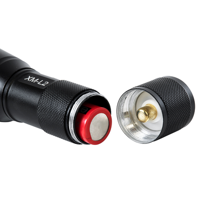 GloboStar® 79041 Φορητός Φακός Χειρός XM-L2 LED CREE 10W με Επαναφορτιζόμενη Μπαταρία 3000mAh & Φορτιστή Πρίζας - Zoom x1 έως x2000 - Ψυχρό Λευκό 6000K - Φ4 x Υ13.5cm