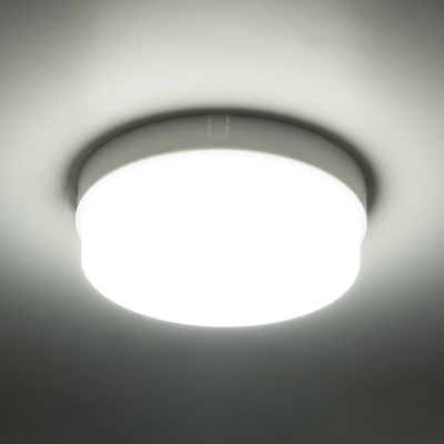 GloboStar® REVANO 61014 LED Πλαφονιέρα Οροφής Στρόγγυλη Φ17 15W 1500lm 180° AC 220-240V Αδιάβροχη IP54 Φ17 x Υ5cm Ψυχρό Λευκό 6000K - 2 Χρόνια Εγγύηση