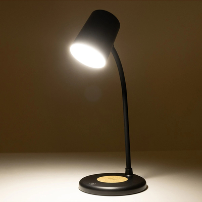 GLOBOSTAR® LUCORA 76556 Μοντέρνο Επιτραπέζιο Φωτιστικό Γραφείου με Ασύρματη Φόρτιση 10W 2A & 4W Bluetooth Ηχείο LED 3W 300lm 120° DC 5V με USB-C IP20 Ρυθμιζόμενο Λευκό CCT με Αφή 2700K/4500K/6000K Dimmable - Sanan SMD Chip - Μαύρο - Μ12 x Π12 x Υ34cm - 2 Χρόνια Εγγύηση