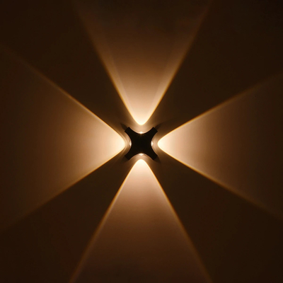 GLOBOSTAR® SPARK 60683 Μοντέρνο Φωτιστικό Τοίχου - Απλίκα LED 8W 1000lm 30° AC 220-240V Αδιάβροχο IP65 Θερμό Λευκό 2700K - CREE XPE Chip & TÜV SÜD Driver - Μαύρο Ματ - Μ14.5 x Π5 x Υ14.5cm - 5 Χρόνια Εγγύηση