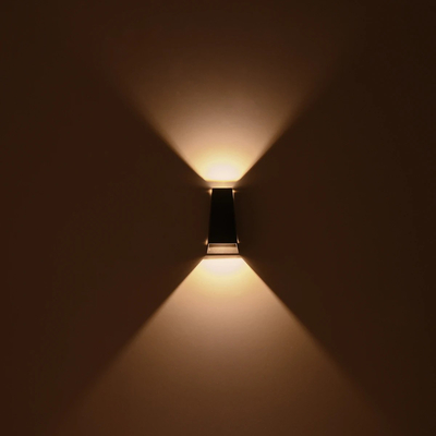 kelvo® FLUX KLV-101-0119 Μοντέρνο Φωτιστικό Τοίχου - Απλίκα LED 6W 750lm 30° AC 220-240V Αδιάβροχο IP65 Θερμό Λευκό 2700K - Bridgelux COB Chip & TÜV SÜD Driver - Μαύρο Ματ - Μ5 x Π8.5 x Υ17cm - 5 Χρόνια Εγγύηση