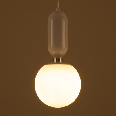 GLOBOSTAR® MAVERICK 00944 Μοντέρνο Κρεμαστό Φωτιστικό Οροφής με Ντουί 1 x E27 AC 220-240V IP20 - Λευκό - Μ15 x Π15 x Υ33cm