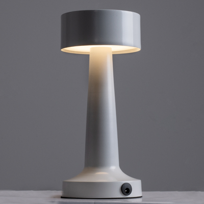 GloboStar® BELLA 76502 Επαναφορτιζόμενο Επιτραπέζιο Φωτιστικό Πορτατίφ LED 1.5W 105lm 120° DC 5V IP44 Θερμό Λευκό 2700K Dimmable Λευκό Αλουμίνιο - Μ9 x Π9 x Υ21cm - 2 Xρόνια Εγγύηση