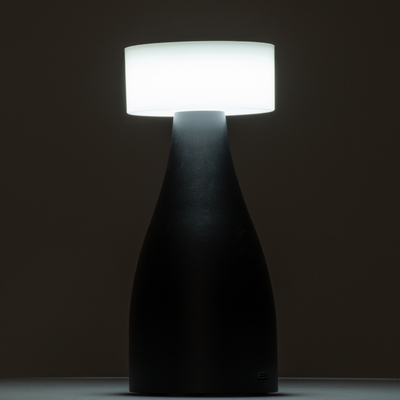 GloboStar® DOLLY 76468 Επαναφορτιζόμενο Επιτραπέζιο Φωτιστικό Πορτατίφ LED 1.5W 105lm 120° DC 5V IP44 CCT Ultra Θερμό 1500K - Φυσικό Λευκό 4500K - Ψυχρό Λευκό 6000K Dimmable Ασημί & Λευκό Πλαστικό - Μ9 x Π9 x Υ21cm - 2 Χρόνια Εγγύηση