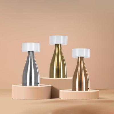 GloboStar® DOLLY 76468 Επαναφορτιζόμενο Επιτραπέζιο Φωτιστικό Πορτατίφ LED 1.5W 105lm 120° DC 5V IP44 CCT Ultra Θερμό 1500K - Φυσικό Λευκό 4500K - Ψυχρό Λευκό 6000K Dimmable Ασημί & Λευκό Πλαστικό - Μ9 x Π9 x Υ21cm - 2 Χρόνια Εγγύηση