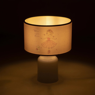 GloboStar® BALLERINA 204-0029 Παιδικό Eπιτραπέζιο Φωτιστικό Πορτατίφ Μονόφωτο 1 x E27 IP20 Πολύχρωμο Ύφασμα με Λευκό Πλαστικό - Μ24 x Π24 x Υ32cm