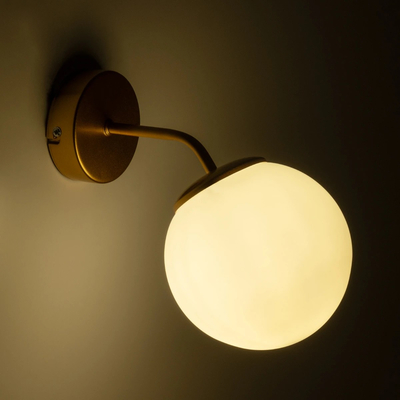 GLOBOSTAR® DALPH 203-0033 Vintage Φωτιστικό Τοίχου - Απλίκα με Ντουί 1 x E27 AC 220-240V IP20 - Χρυσό & Λευκό - M15 x Π25 x Υ22cm