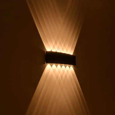 GLOBOSTAR® SIXOAD 60678 Μοντέρνο Φωτιστικό Τοίχου - Απλίκα LED 24W 3000lm 30° AC 220-240V Αδιάβροχο IP65 Θερμό Λευκό 2700K - CREE XPE Chip & TÜV SÜD Driver - Μαύρο Ματ - Μ32 x Π5.5 x Υ8cm - 5 Χρόνια Εγγύηση