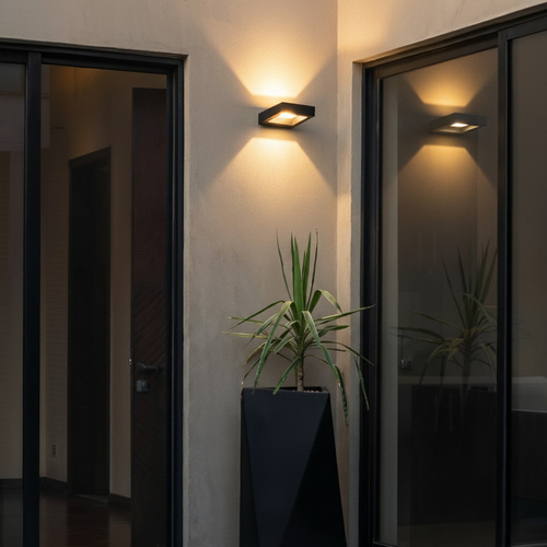 kelvo® AURA KLV-101-0116 Μοντέρνο Φωτιστικό Τοίχου - Απλίκα LED 7W 875lm 45° AC 220-240V Αδιάβροχο IP65 Θερμό Λευκό 2700K - Bridgelux COB Chip & TÜV SÜD Driver - Μαύρο Ματ - Μ15 x Π12.5 x Υ4.5cm - 5 Χρόνια Εγγύηση kelvo® AURA KLV-101-0116 Μοντέρνο Φωτιστικό Τοίχου - Απλίκα LED 7W 875lm 45° AC 220-240V Αδιάβροχο IP65 Θερμό Λευκό 2700K - Bridgelux COB Chip & TÜV SÜD Driver - Μαύρο Ματ - Μ15 x Π12.5 x Υ4.5cm - 5 Χρόνια Εγγύηση