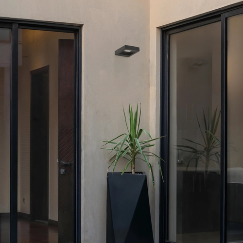 kelvo® AURA KLV-101-0116 Μοντέρνο Φωτιστικό Τοίχου - Απλίκα LED 7W 875lm 45° AC 220-240V Αδιάβροχο IP65 Θερμό Λευκό 2700K - Bridgelux COB Chip & TÜV SÜD Driver - Μαύρο Ματ - Μ15 x Π12.5 x Υ4.5cm - 5 Χρόνια Εγγύηση kelvo® AURA KLV-101-0116 Μοντέρνο Φωτιστικό Τοίχου - Απλίκα LED 7W 875lm 45° AC 220-240V Αδιάβροχο IP65 Θερμό Λευκό 2700K - Bridgelux COB Chip & TÜV SÜD Driver - Μαύρο Ματ - Μ15 x Π12.5 x Υ4.5cm - 5 Χρόνια Εγγύηση