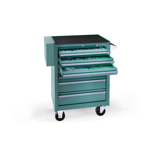 Περιλαμβάνει:
3 καστάνιες ταχείας απεμπλοκής 1/4”, 3/8”, 1/2”
10 καρυδάκια εξάγωνα 1/4”: 5, 5.5, 6, 7, 8, 9, 10, 11, 12, 13 mm
3 καρυδάκια εξάγωνα μακριά 1/4”: 6, 7, 10 mm
9 καρυδάκια εξάγωνα 3/8”: 8, 9, 10, 11, 12, 13, 14, 15, 16 mm
3 καρυδάκια εξάγωνα μακριά 3/8”: 13, 15, 16 mm
10 καρυδάκια εξάγωνα 1/2”: 10, 14, 15, 16, 17, 18, 19, 21, 22, 27 mm
2 καρυδάκια εξάγωνα μακριά 1/2”: 17, 19 mm
11 καρυδάκια πολύγωνα 1/2”: 10, 11, 12, 13, 17, 19, 20, 22, 24, 30, 32 mm
4 καρυδάκια μύτης άλλεν 1/4”: 5, 6 mm, Pozidriv #2, Slotted 5.5 mm
5 καρυδάκια μύτης Torx® 3/8”: T10, T15, T20, T25, T30
5 καρυδάκια μύτης άλλεν 1/2”: 5, 6, 7, 8, 10 mm
4 καρυδάκια μύτης Torx® μακριά 1/2”: T25, T27, T30, T45
6 καρυδάκια μύτης άλλεν μακριά 1/2”: 5, 6, 7, 8, 12, 14 mm
3 Πολύσφηνα μακριά 1/2”: M6, M8, M10
4 καρυδάκια μετρικά αέρος 1/2”: 17, 19, 21, 22 mm
16 Γερμανοπολύγωνα: 7, 10, 11, 12, 13, 14, 15, 16, 17, 19, 20, 21, 22, 23, 24, 27 mm
9 Γερμανικά: 8 x 10, 10 x 12, 11 x 13, 12 x 14, 14 x 17, 16 x 18, 17 x 19, 21 x 23, 22 x 24 mm
7 Πολύγωνα: 8 x 9, 10 x 11, 12 x 13, 14 x 15, 18 x 19, 20 x 22, 24 x 27 mm
15 Κατσαβίδια Torx®: T10 x 100, T15 x 100, T20 x 100, T25 x 100, T27 x 100, T30 x 100 mm
Slotted: 6 x 38, 3.2 x 75, 5 x 100, 6 x 150, 8 x 150 mm
Phillips: #1 x 75, #2 x 38, #2 x 100, #3 x 150 mm
1 Γκαζόπενσα 8”
1 Μυτοτσίμπιδο 6”
1 Πλαγιοκόφτης 5”
1 Πλαγιοκόφτης 7”
1 Μυτοτσίμπιδο ασφαλειών εξωτερικό ίσιο 7”
1 Μυτοτσίμπιδο ασφαλειών εξωτερικό κυρτό 7”
1 Μυτοτσίμπιδο ασφαλειών εσωτερικό ίσιο 7”
1 Μυτοτσίμπιδο ασφαλειών εσωτερικό κυρτό 7”
1 Hammer Hickory Ball Pein 24 oz
1 Πιστόλι αέρα 100 mm
1 Μπουλονόκλειδο 1/2”
5 Κλειδιά λαδιού: 65, 74, 76, 90, 93 mm
1 Κλειδί φίλτρου λαδιού 63-102 mm
1 Φιλτρόκλειδο 75-95 mm
1 Δυναμόκλειδο 300 Nm
22 Εξαρτήματα:
Σετ άλλεν μπίλιας μακριά 9τεμ
Σετ φίλλερ 16τεμ
1/4” Προέκταση: 2”, 4”
1/4” Λαβή για καρυδάκια
1/4” Εύκαμπτη προέκταση 6”
3/8” Προέκταση: 6”, 10”
3/8” Καρυδάκια για μπουζί: 16, 21 mm
3/8” Εύκαμπτη προέκταση 8”
1/2” Προέκταση: 5”, 10”
1/2” Μανέλα: 1/4”, 3/8” / ST95207S